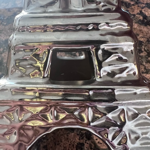 Eiffel Tower table decor. - Picture 5 of 7